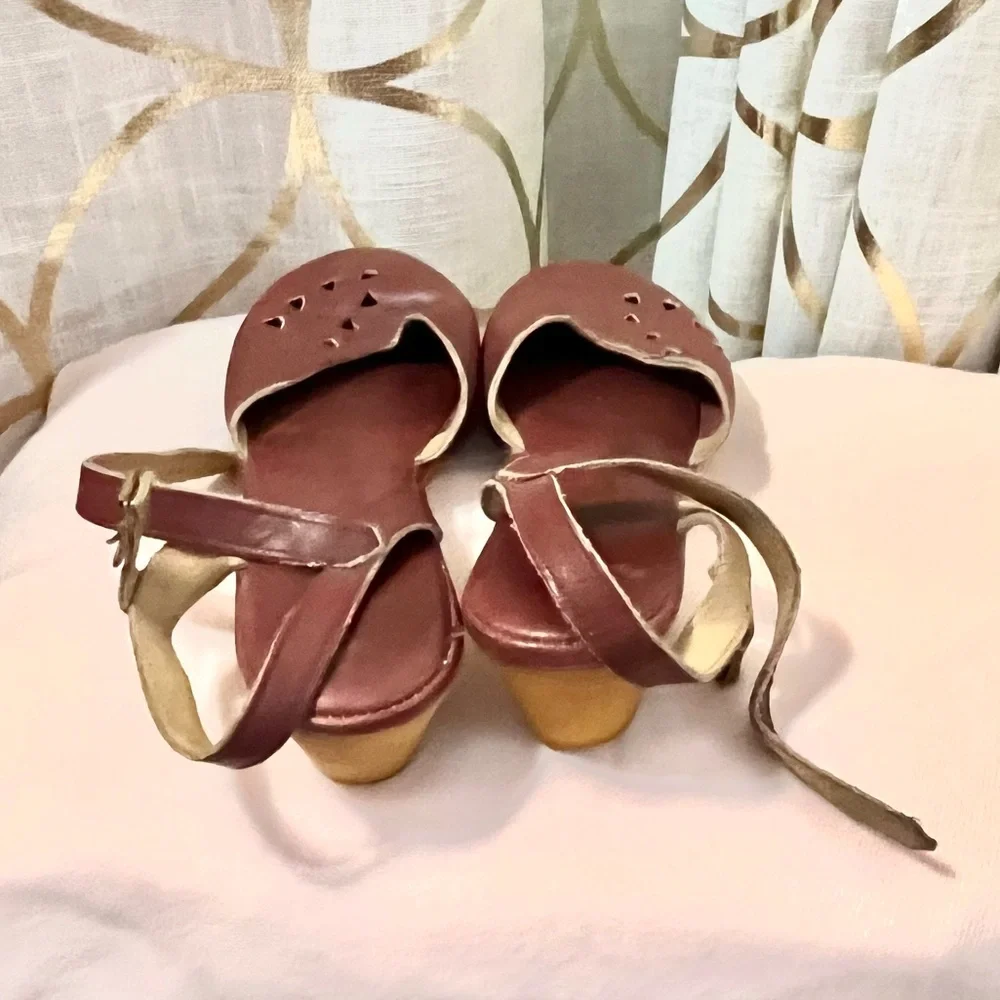 Vintage Cherokee of California sandals - Picture 3 of 13